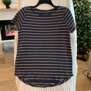 PINK CLOVER Daisee Button Back Detail Knit Navy Tee- S